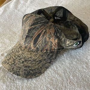 Mossy Oak baseball cap with sunglass holders